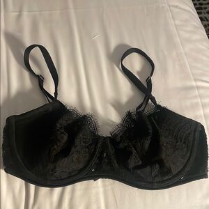 Victoria’s Secret Dream Angels Elegant Black Lace Bra size 33DD/E